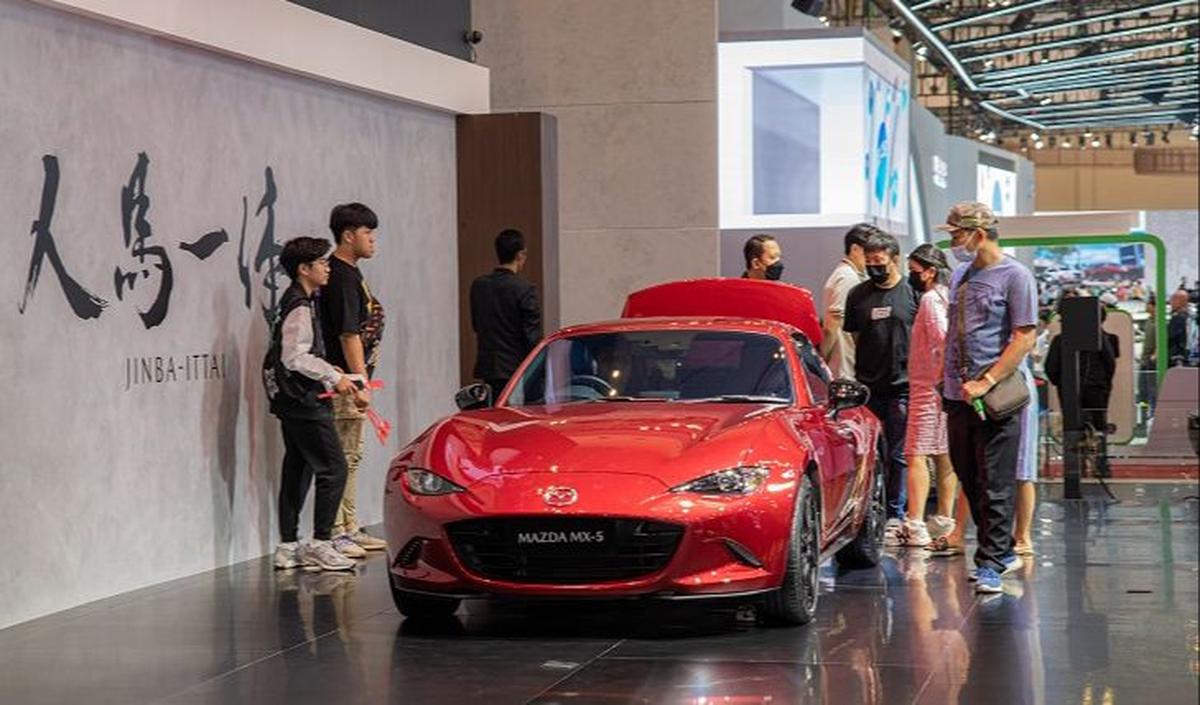 Menariknya, di GIIAS&nbsp; Mazda
Indonesia juga menghadirkan unit special di atas panggung, Roadster ikonik: MX-5 RF Manual Transmission.&nbsp;<br>Sementara All-New Mazda CX-60 terjual 41 Unit. <br><br>