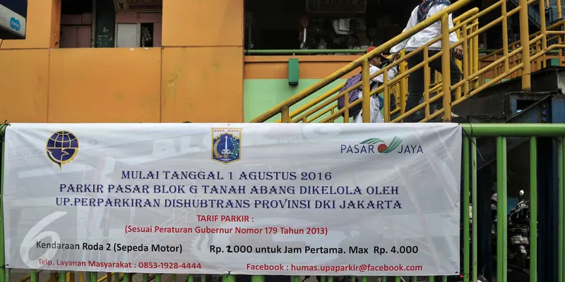 20160801-15 Titik Parkir Pasar Jaya Diambil Alih BLUD Perparkiran-Jakarta