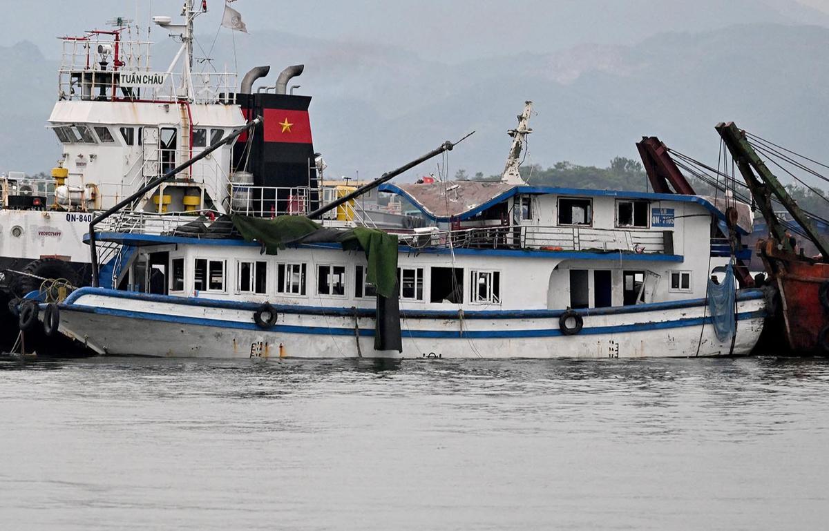 FOTO: Kapal Wisata Terbalik di Teluk Ha Long, Puluhan Wisatawan Tewas