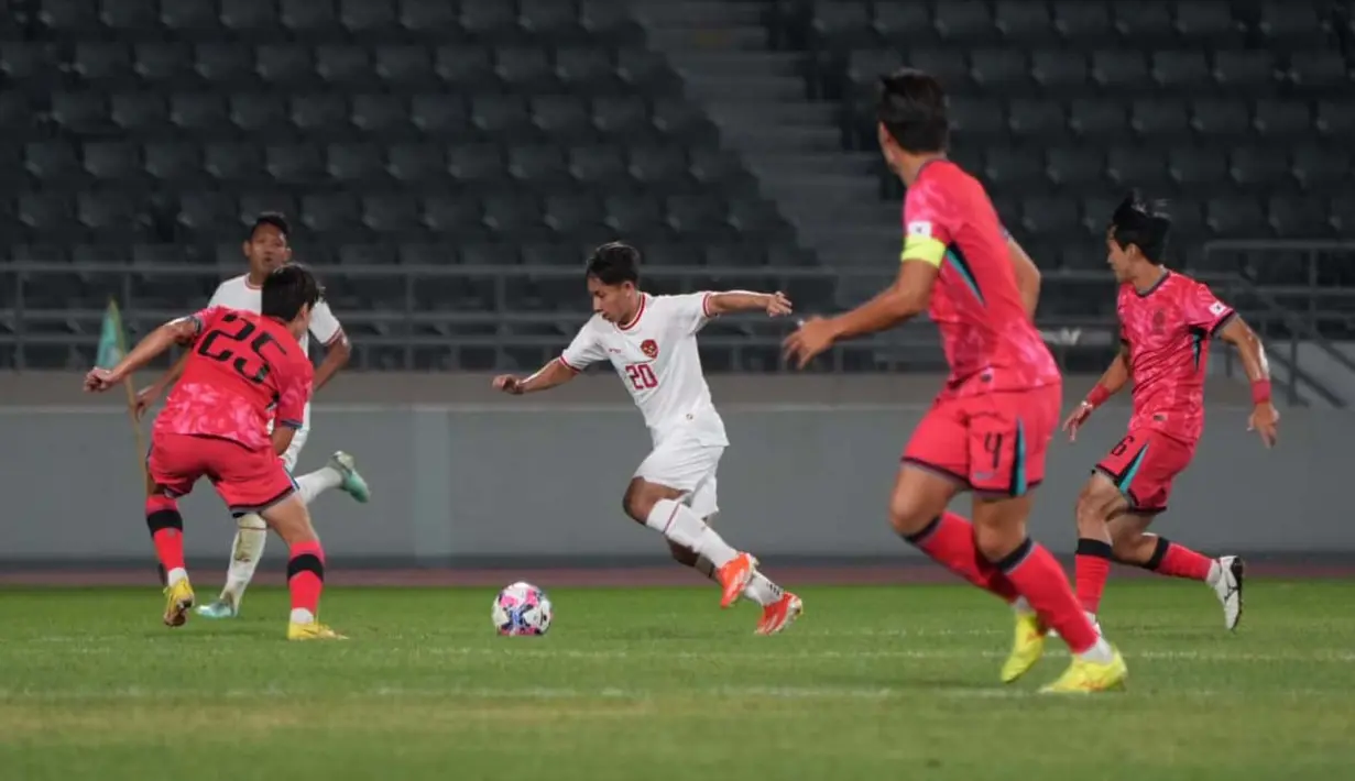 Timnas Indonesia U-20 harus menelan kekalahan dengan skor telak 0-3 dari Korea Selatan U-20 dalam laga terakhir turnamen Seoul Earth On Us Cup 2024 yang digelar di Mokdong Stadium, Minggu (1/9/2024) petang WIB. (Dok. PSSI)