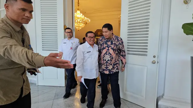 Menteri Perumahan dan Kawasan Permukiman (PKP) Maruarar Sirait mensosialisasikan kredit usaha rakyat atau KUR Perumahan kepada Gubernur DKI Jakarta, Pramono Anung. (Foto: Liputan6.com/Maulandy R)