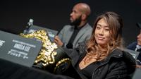 Angela Lee, juara dunia ONE Championship kelas atom akan berhadapan dengan Xiong Jing Nan juara dunia kelas jerami di ONE: A New Era. (ONE Championship).