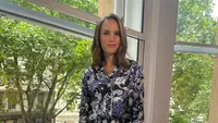 Portman adalah aktris keturunan Israel-Amerika yang terkenal karena penggambaran tenang dan aristokratiknya terhadap perjuangan-perjuangan kompleks dari wanita muda yang harus dewasa sebelum waktunya. (dok. Tangkapan kayar Instagram @natalieportman/https://www.instagram.com/p/Cf2GCylv3-y/?igshid=MzRlODBiNWFlZA==/Farel Gerald)