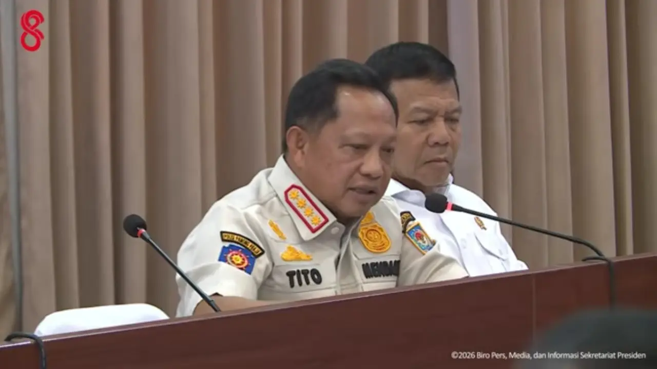 Menteri Dalam Negeri (Mendagri) Muhammad Tito Karnavian saat rapat penanganan kebakaran hutan