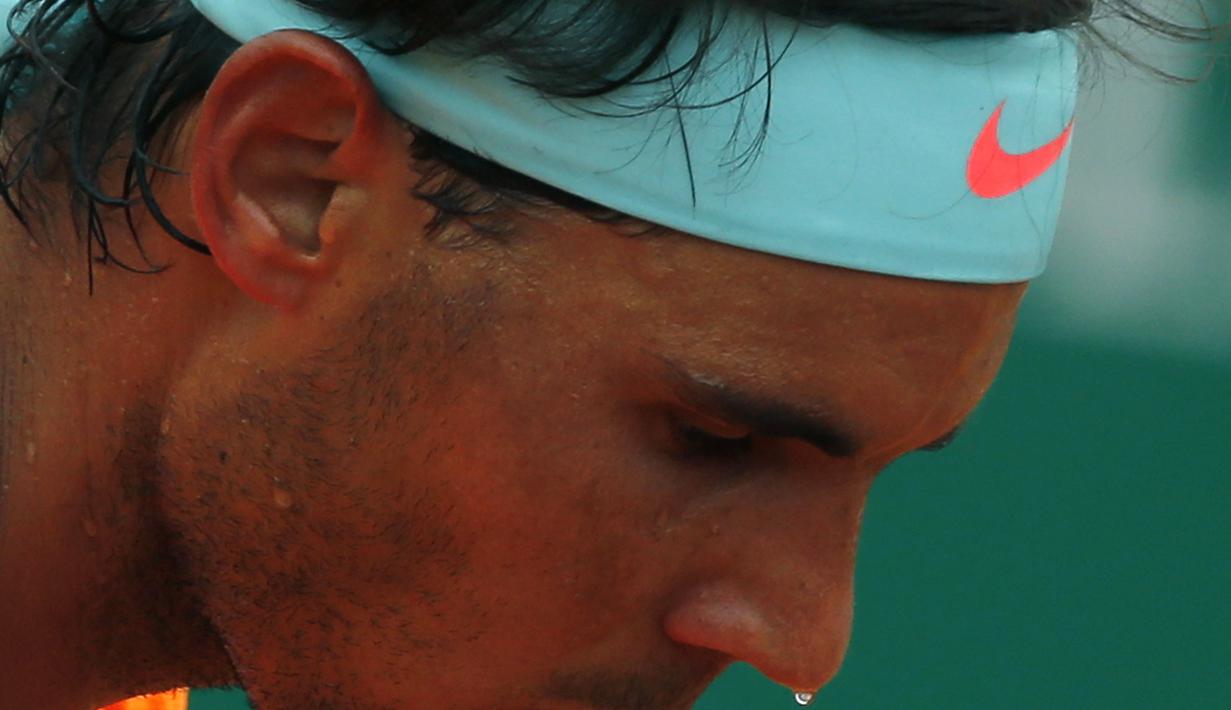 Keringat Nadal menetes meladeni perlawanan sengit Lucas Pouille (REUTERS/Eric Gaillard)