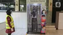 Siswa masuk bilik disinfektan di Sekolah Nasional Satu (Nassa School), Bekasi, Rabu (24/6/2020). Menuju kenormalan baru, Nassa School memberlakukan protokol kesehatan COVID-19 dengan membatasi jumlah siswa serta penggunaan teknologi ultraviolet guna membersihkan kelas. (Liputan6.com/Herman Zakharia)