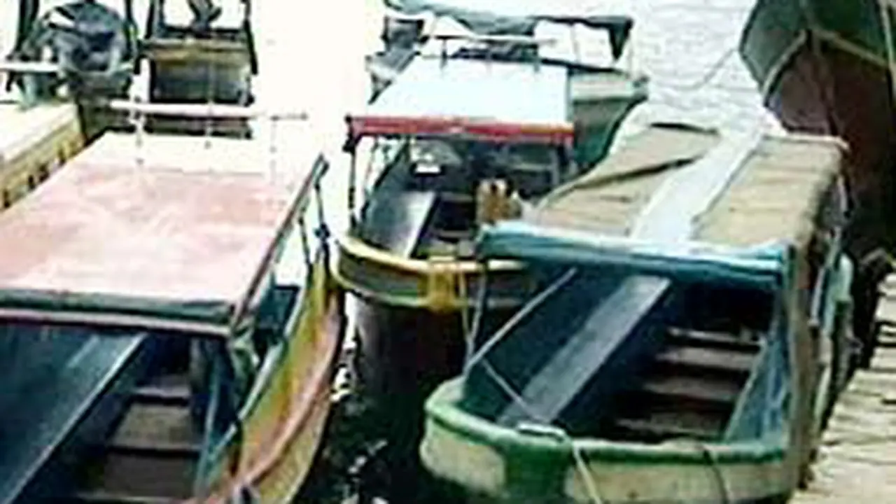 100705bBBM_ambon.jpg