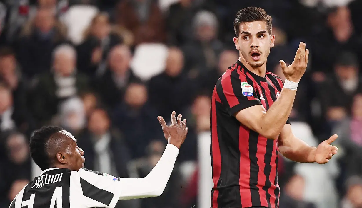 Andre Silva - Pemain asal Portugal ini pernah merasakan keterpurukan yang dalam saat berada di AC Milan pada musim 2017. Silva dianggap gagal bersinar lantaran hanya mampu mengoleksi 10 gol dari 41 penampilan di musim debutnya. (Foto:AFP/Marco Bertorello)