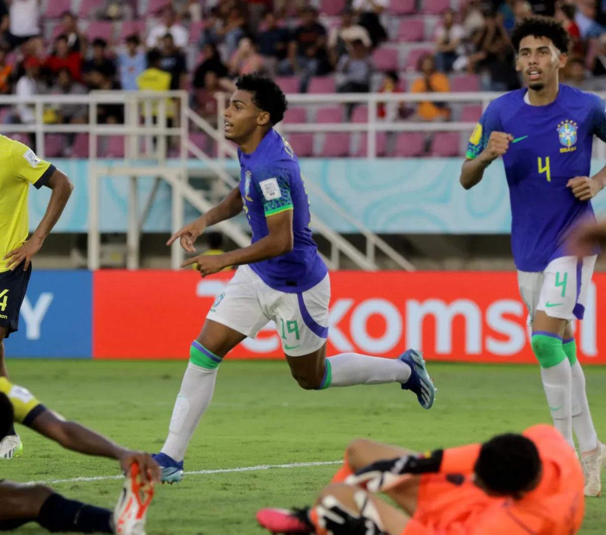Babak 16 besar yang mempertemukan Timnas Brasil U-17 dengan TImnas Ekuador U-17 berlangsung cukup sengit di Stadion Manahan, Solo. Senin (20/11/2023). Meski begitu Ekuador harus mengakui ketanggungan Brasil setelah kebobolan tiga kali.<br><br><br>
