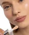 Bibir yang lembap menjadi kunci utama untuk mendapatkan tampilan glazed lips yang halus, berkilau, dan tahan lebih lama. (Foto/Dok: Ysl)