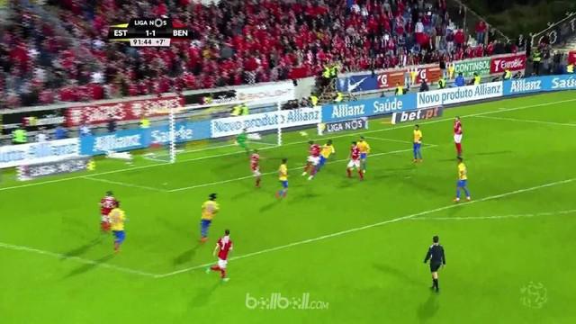 Jalan panjang menuju gelar juara Liga Portugal berlanjut dengan drama lainnya di akhir pekan, ketika Benfica mengatasi Estoril 2-1...