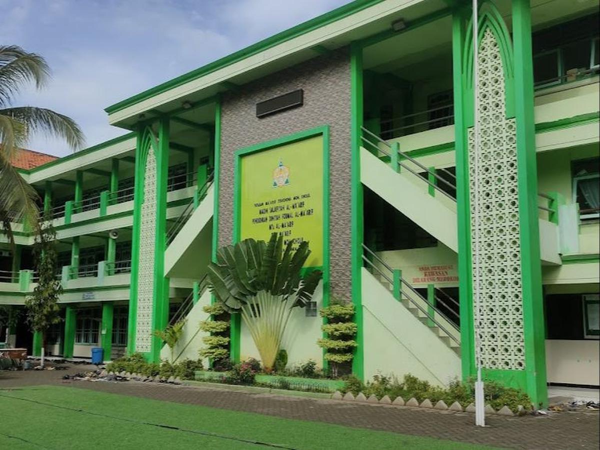 Bakar Pondok Pesantren