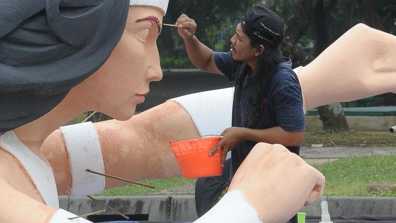 FOTO: Menengok Persiapan Jakarnaval Mobil Hias untuk Perayaan Malam Tahun Baru 2024 di Jakarta, Ada Patung Superhero Sri Asih Dkk