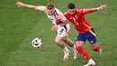 Laga antara Spanyol dan Jerman berlangsung intens dan sengit. (Kirill KUDRYAVTSEV/AFP)
