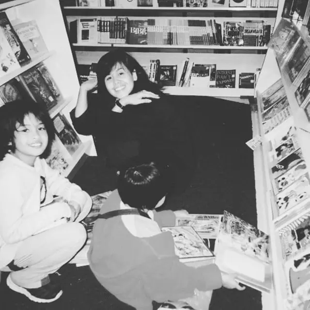 Maudy Ayunda dan ibunda, Mauren Jasmedi. (Instagram @muren.s)