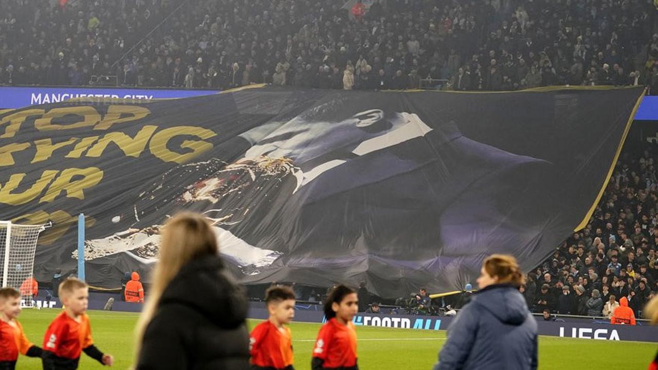 Ini Spanduk Ejekan Fans Man City untuk Vinicius yang Tak Bisa Bahasa Inggris