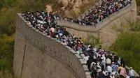Suasana Tembok Besar China Saat Hari Libur Nasional. foto: AFP