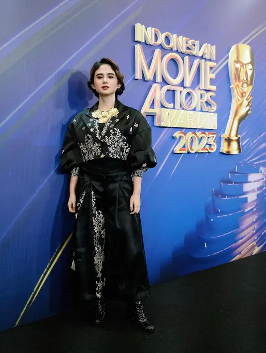 Penampilan Tissa Biani di IMA Awards 2023 banjir pujian netizen. Karena setelah sekian lama tampil dengan rambut panjang, kali ini, ia menghadirkan gaya rambut pendek. [Foto: Instagram/tissabiani]