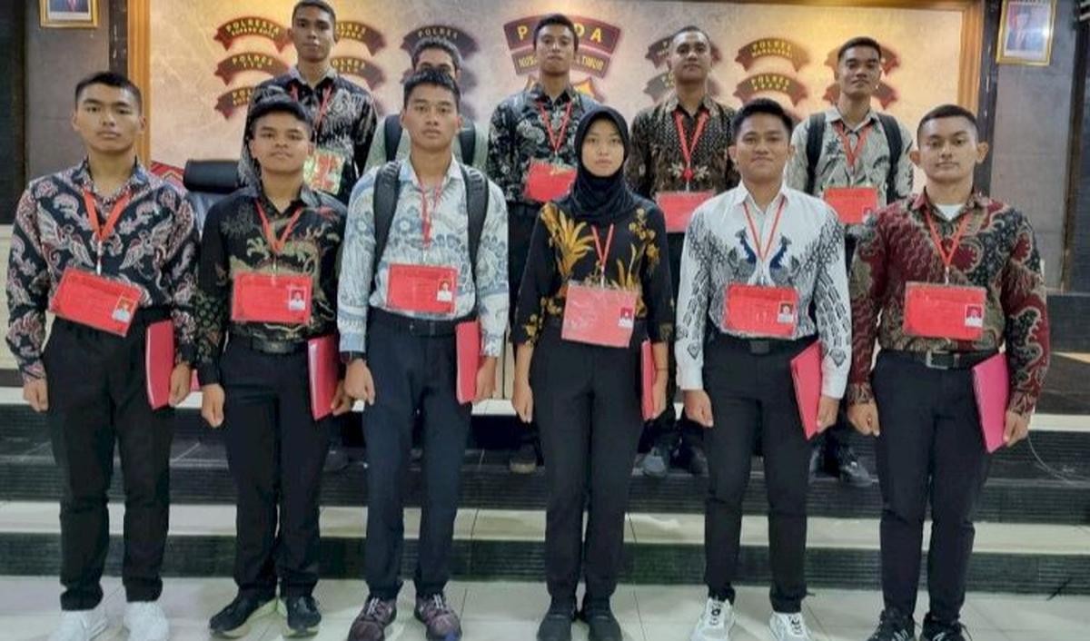 "Hemat saya, orang NTT juga mampu bersaing. Ini bukan soal mampu atau tidak mampu, tetapi keadilan sosial bagi seluruh rakyat Indonesia," ucap Darius. <br>