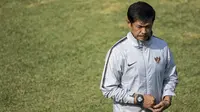 Pelatih Timnas Indonesia U-19, Indra Sjafri, memimpin latihan di Lapangan ABC Senayan, Jakarta, Selasa (18/9/2018). Latihan ini merupakan persiapan jelang Piala AFC U-19. (Bola.com/Vitalis Yogi Trisna)
