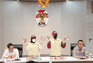 KPK menetapkan Mulyono selaku Kepala KPP Madya Banjarmasin sebagai tersangka kasus korupsi restitusi pajak. Dia diduga menjabat komisaris di banyak perusahaan. (Liputan6.com/Rifqy Alief Abiyya)
