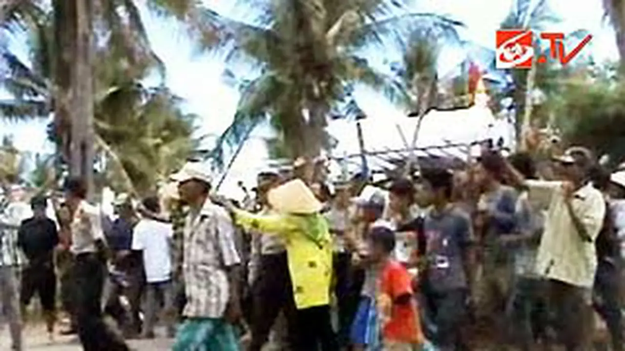 111219clahan-sumbawa.jpg