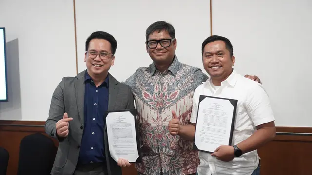 Ketua Bidang IIX dan Data Center APJII Adhi Lesmana,  ⁠Sekretaris Umum APJII Zulfadly Syam, dan ⁠CEO Interlink Rudiansyah melakukan kemitraan APJII Data Center di Jakarta, Kamis (19/6/2025)