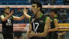 Pevoli Jakarta BNI Taplus, Aji Maulana, merayakan keberhasilan menaklukan Samator Surabaya pada final four seri kedua Proliga 2016 di GOR Amongrogo, Yogyakarta, Jumat (6/5/2016). (Bola.com/Vitalis Yogi Trisna)