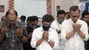 Pengurus Dewan Pers menggelar salat gaib untuk mendiang Ketua Dewan Pers Azyumardi Azra di Hall Gedung Dewan Pers, Kebon Sirih, Jakarta, Senin (19/9/2022). Ketua Dewan Pers 2022-2025 Azyumardi Azra wafat di Malaysia karena serangan jantung. (merdeka.com/Arie Basuki)