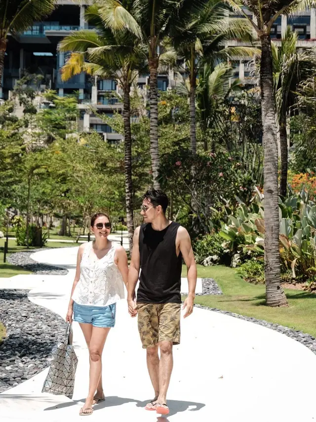 6 Momen Liburan Darius Sinathrya bersama Donna Agnesia di Bali, Romantis Banget
