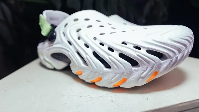 Crocs Echo II, Teman Eksperimen Gaya untuk Kamu yang Tidak Takut Berbeda.