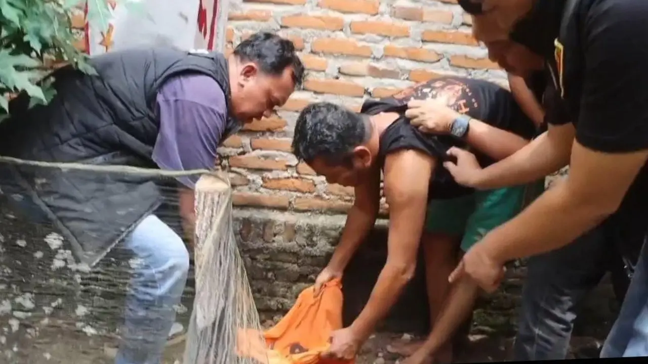 Polisi membongkar praktik pembuatan senjata api rakitan di Lampung Tengah, dua pelaku diamankan.