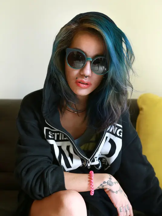 Perempuan 26 tahun itu mengaku punya makna di setiap tattonya. Seperti diketahui, banyak tatto diseputar tubuh Sheila. Selain itu, piercing di hidung dan diatas bibir. (Galih W. Satria/Bintang.com)