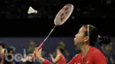 Pasangan Indonesia, Greysia Polii, berhadapan dengan pasangan Korea, Chae Yoo Jung/Kim So Yeung di Indonesia Open 2017 di JCC, Rabu (14/6/2017). Indonesia menang 12-21, 25-23, dan 21-14. (Bola.com/M Iqbal Ichsan)