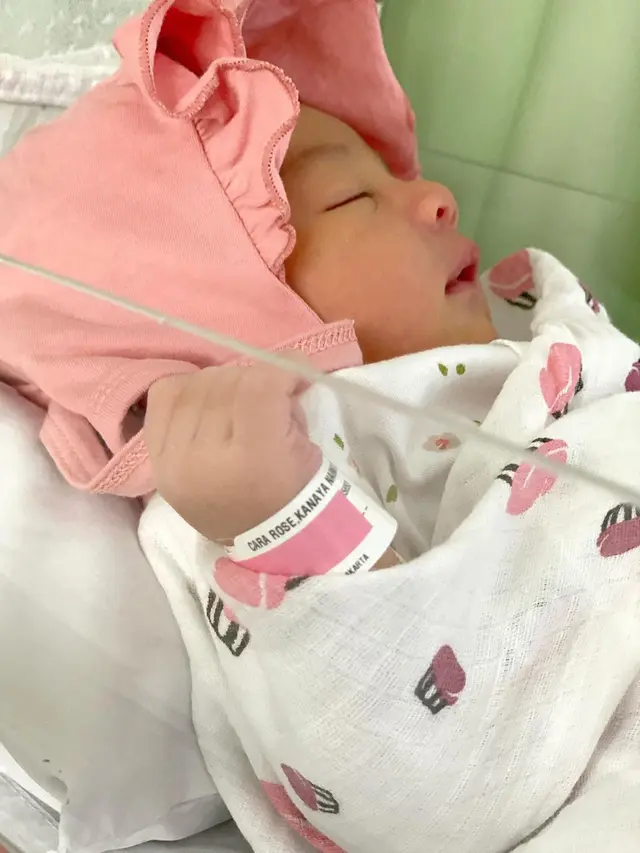 5 Potret Cara Rose, Anak Rianti Cartwright yang Menggemaskan