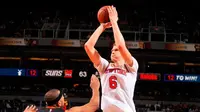 Knicks takluk 111-113 pada overtime dalam lanjutan laga reguler NBA musim 2016-2017 kontra tuan rumah Phoenix Suns, Selasa (13/12/2016) waktu setempat. (Bola.com/Twitter/NBA)