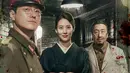 <p>Selain itu, Yukiko Maeda (Claudia Kim), Letnan Jenderal Kato (Choi Young Joon), dan Ichiro (Hyun Bong Sik) memasang senyuman misterius dengan latar belakang Rumah Sakit Ongseong, memperkuat rasa penasaran tentang rahasia yang disimpan Rumah Sakit Ongseong. Berbeda dengan suasana hangat dan senyuman lembut para karakter, poster robek dengan noda darah menandakan perjuangan putus asa mereka untuk bertahan hidup di musim semi tahun 1945. (Foto: Netflix)</p>