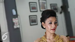 Narapidana wanita bersiap mengikuti lomba kebaya fashion show di Rutan Pondok Bambu, Jakarta Timur, Kamis (21/4). Lomba diadakan dalam rangka memperingati Hari Kartini untuk meningkatkan rasa nasionalisme para narapidana. (Liputan6.com/Immanuel Antonius)