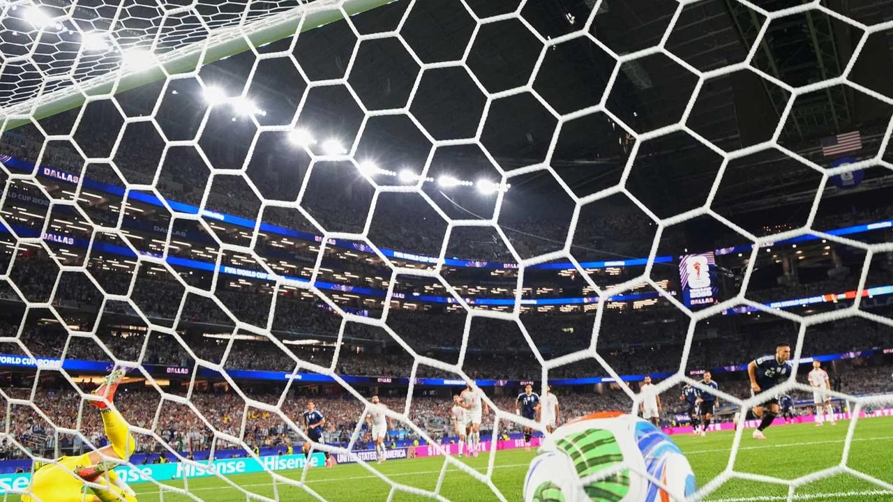 FOTO: Messi Cetak Gol Argentina Taklukkan Yordania