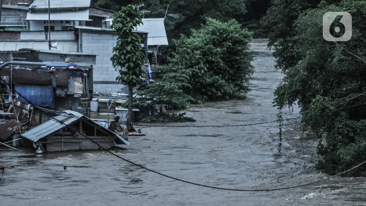 FOTO: 42 RW di Jakarta Terendam Banjir