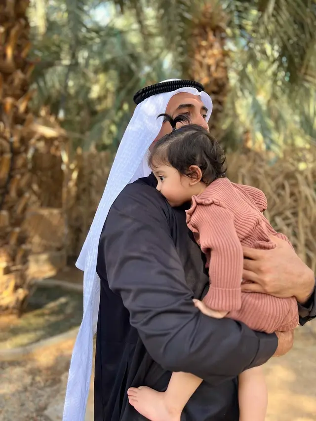 Baby Guzel ikut Ali Syakieb ke Madinah (Instagram/guzelimalisyakieb)