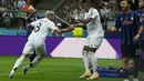 Selebrasi gelandang Real Madrid, Federico Valverde (kiri) setelah mencetak gol pertama timnya ke gawang Atalanta pada laga Piala Super Eropa 2024 di Narodowy Stadium, Warsawa, Polandia, Rabu (14/8/2024). (AP Photo/Czarek Sokolowski)