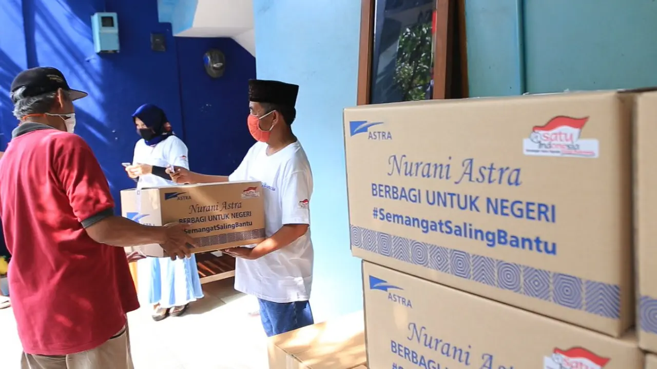 Kisah Haru Hasim & Sukir Ketika Terima Bantuan #SemangatSalingBantu dari Astra