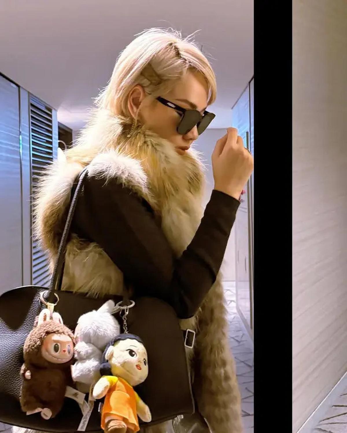 6 Potret OOTD BCL Selama di Korea Selatan, Paduan Pas dengan Rambut Pixie Cut