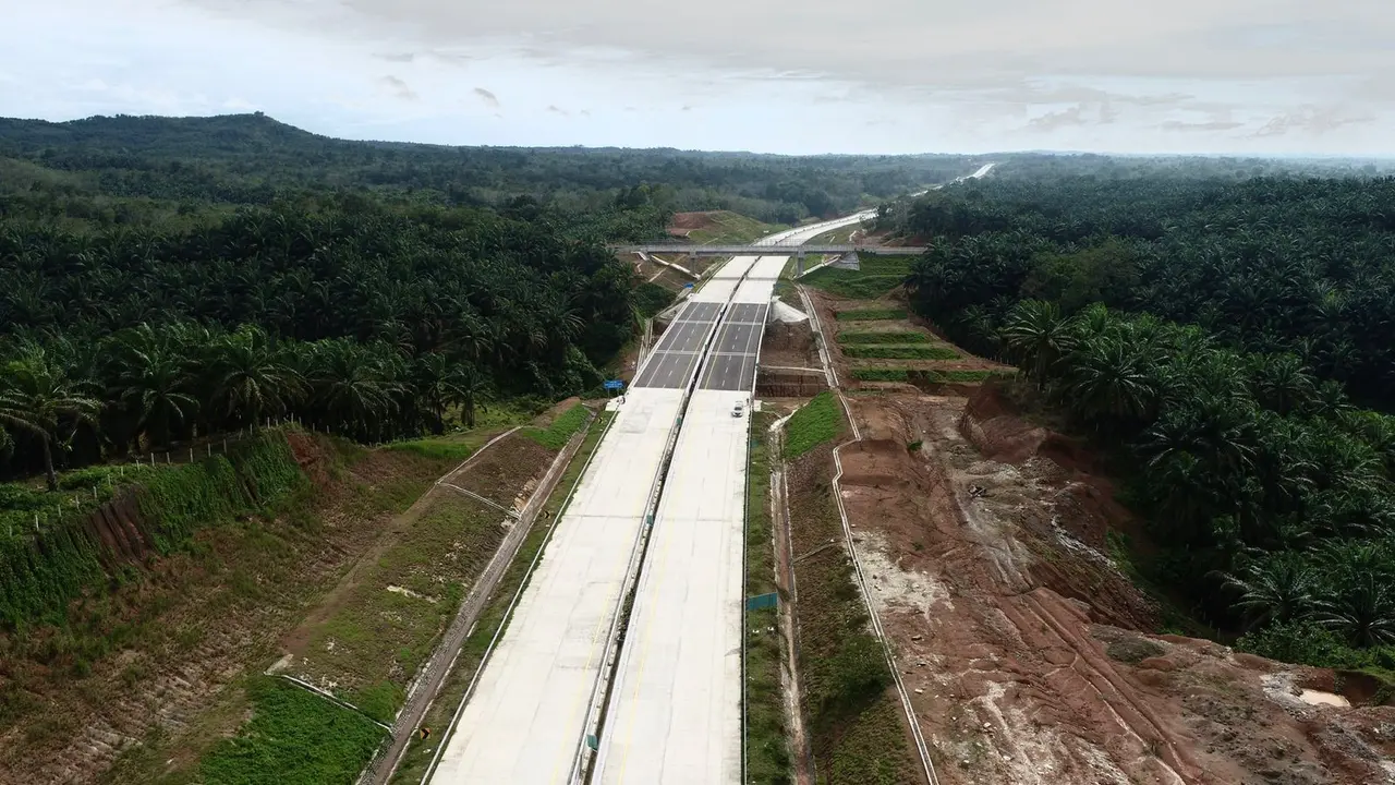 Jalan Tol Trans Sumatera (JTTS) ruas Tol Lubuk Linggau-Curup Bengkulu Seksi 3 Tol Bengkulu-Taba Penanjung sepanjang 17,6 km yang dibangun oleh Hutama Karya. (Dok HK)