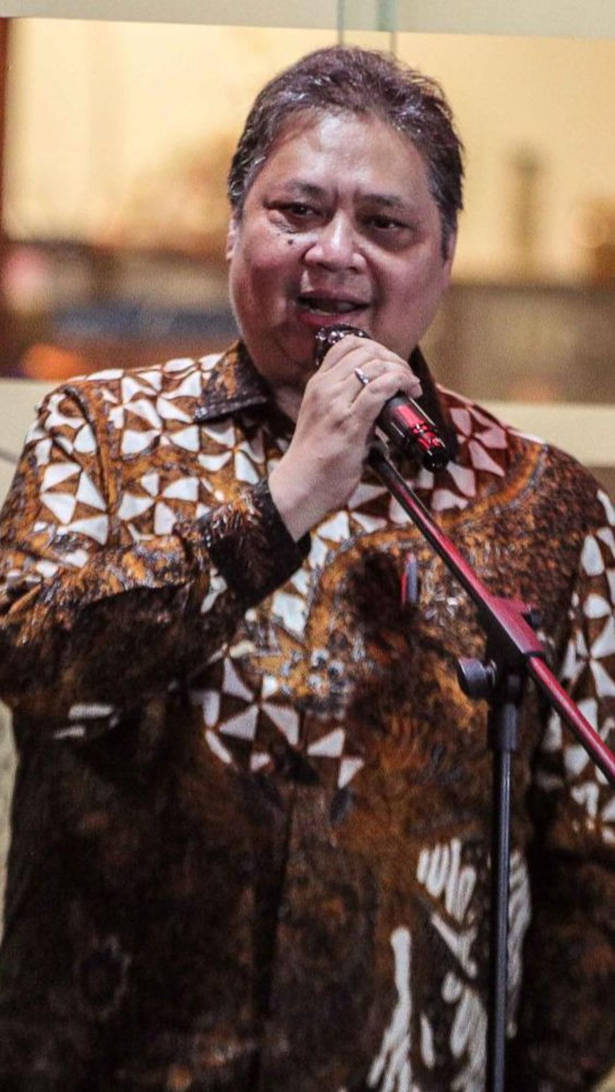 Airlangga diperiksa terkait kasus dugaan tindak pidana korupsi pemberian fasilitas ekspor Crude Palm Oil (CPO) dan turunannya di industri kelapa sawit periode Januari 2022 hingga April 2022. ( Liputan6.com/Faizal Fanani )
