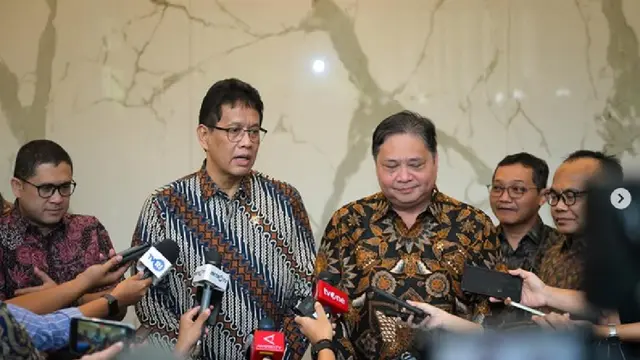 6 Gaya Menkeu Purbaya Yudhi Sadewa Berkemeja Batik, Auranya Menguar