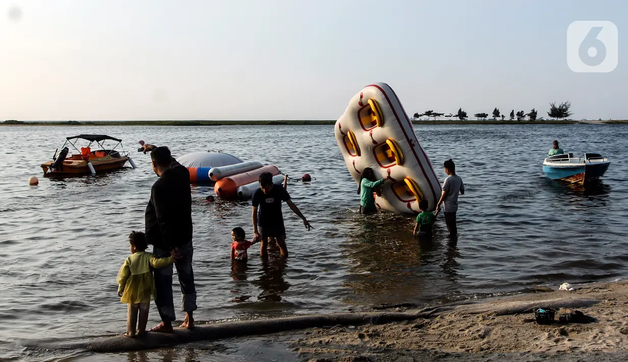 <p>Ancol dipadati pengunjung karena menjadi salah satu tempat rekreasi murah di Jakarta.(Liputan6.com/Johan Tallo)</p>