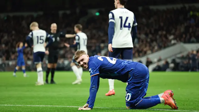 Foto: Ekspresi Nyebelin Cole Palmer Setelah Wasit Berikan Penalti, Tertawa Di Atas Penderitaan Tottenham