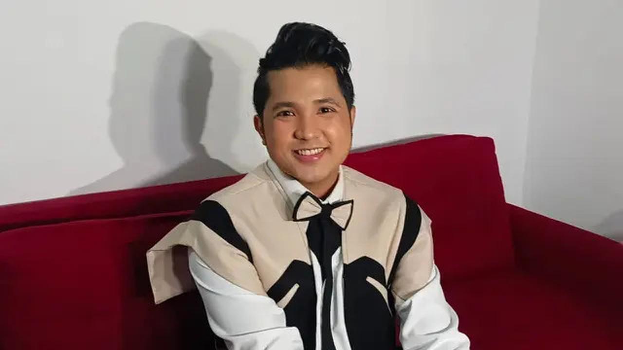 Jirayut Gemetar saat Tampil di Hari Pertama 29th Asian Television Awards 'Kaki Kayak Mau Copot